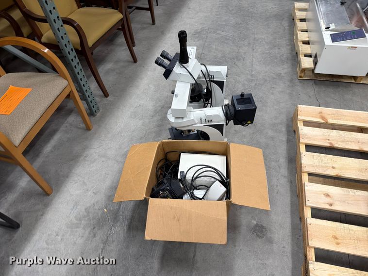 image for item ER1996 Leica DM LP microscope