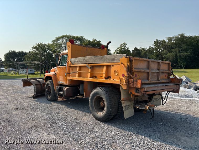 image for item ER3205 1985 Navistar 1954 dump truck