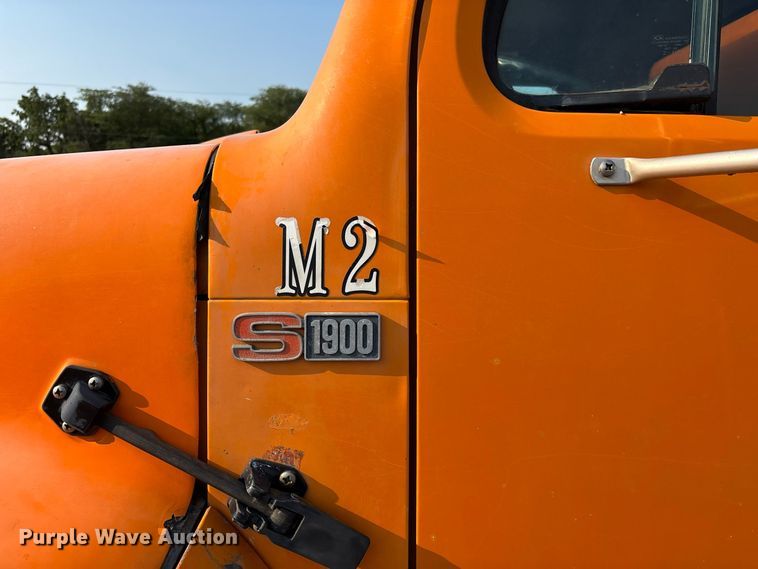 image for item ER3205 1985 Navistar 1954 dump truck