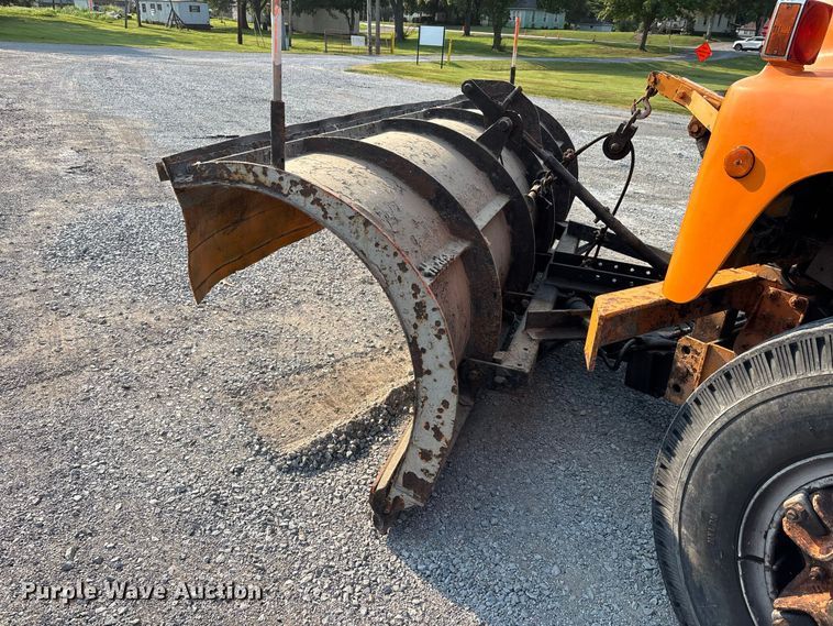 image for item ER3205 1985 Navistar 1954 dump truck