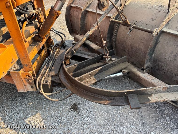 image for item ER3205 1985 Navistar 1954 dump truck