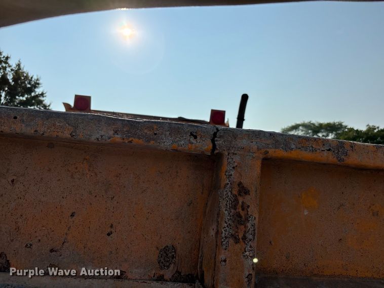 image for item ER3205 1985 Navistar 1954 dump truck