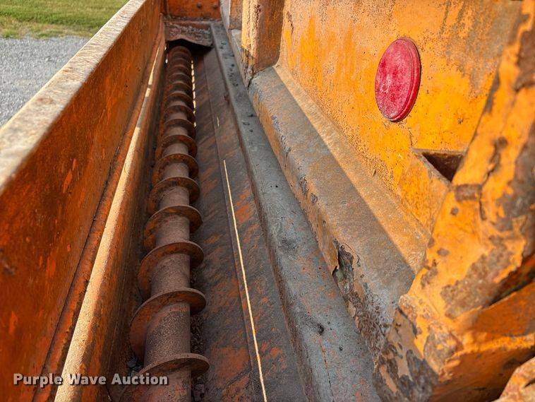 image for item ER3205 1985 Navistar 1954 dump truck
