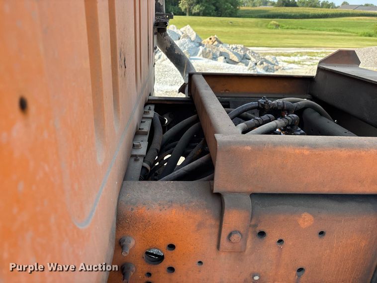 image for item ER3205 1985 Navistar 1954 dump truck
