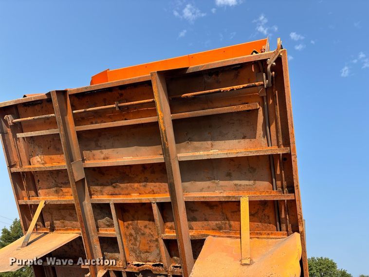 image for item ER3205 1985 Navistar 1954 dump truck