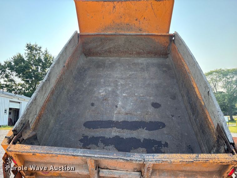 image for item ER3205 1985 Navistar 1954 dump truck