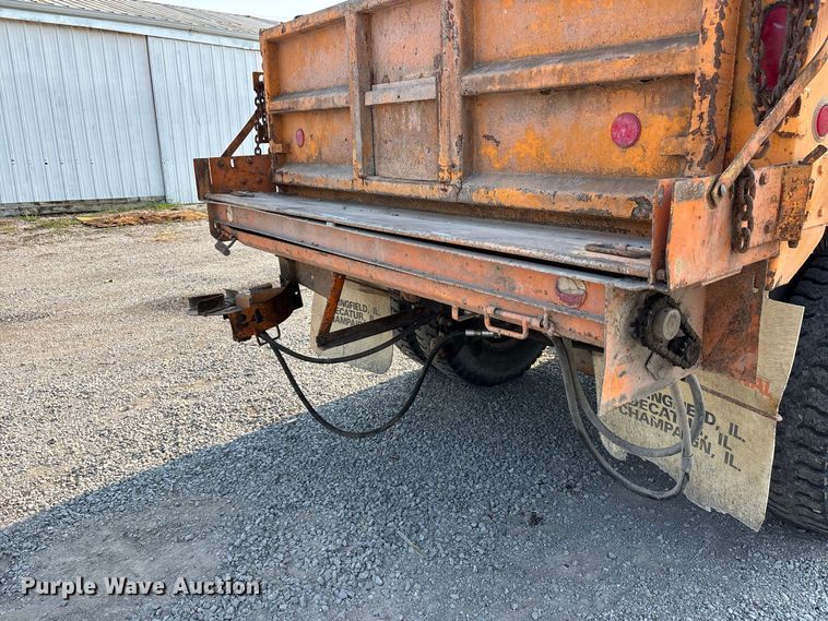 image for item ER3205 1985 Navistar 1954 dump truck