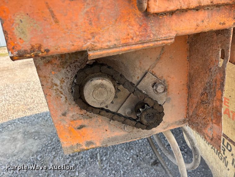 image for item ER3205 1985 Navistar 1954 dump truck