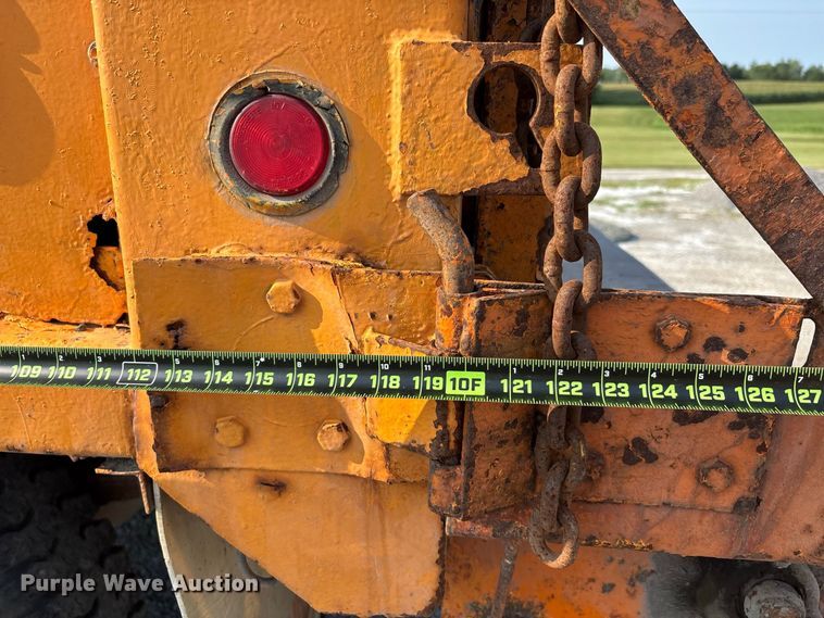 image for item ER3205 1985 Navistar 1954 dump truck
