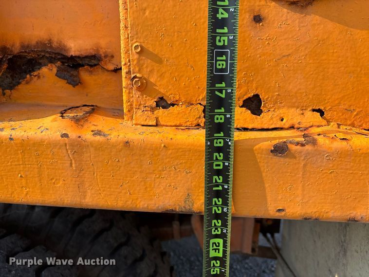 image for item ER3205 1985 Navistar 1954 dump truck