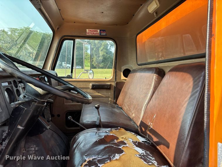 image for item ER3205 1985 Navistar 1954 dump truck