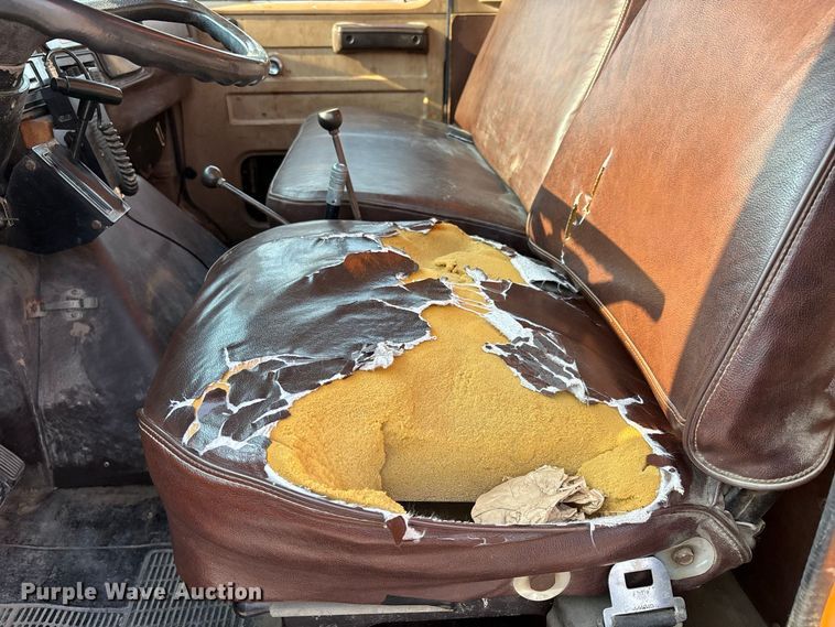 image for item ER3205 1985 Navistar 1954 dump truck