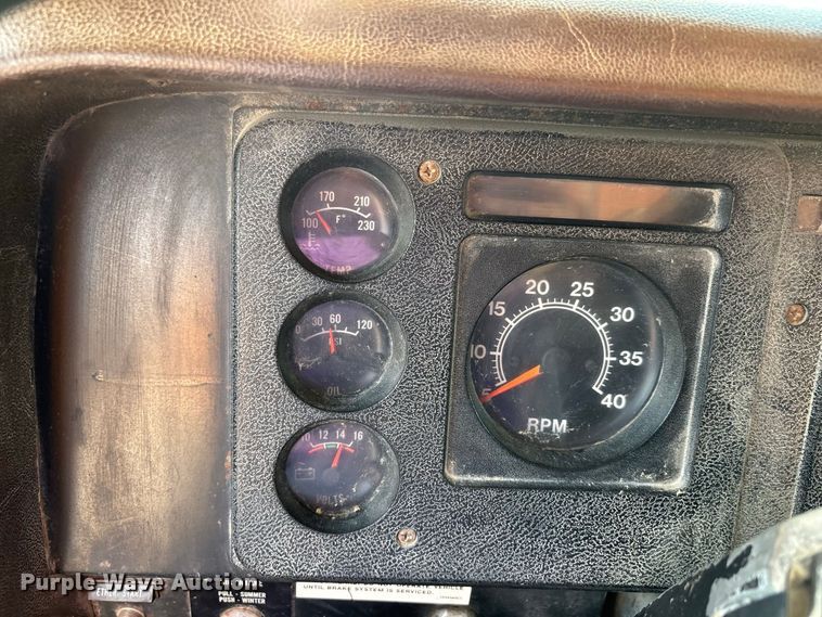 image for item ER3205 1985 Navistar 1954 dump truck