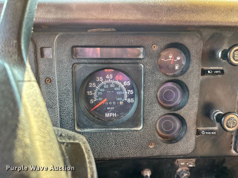 image for item ER3205 1985 Navistar 1954 dump truck