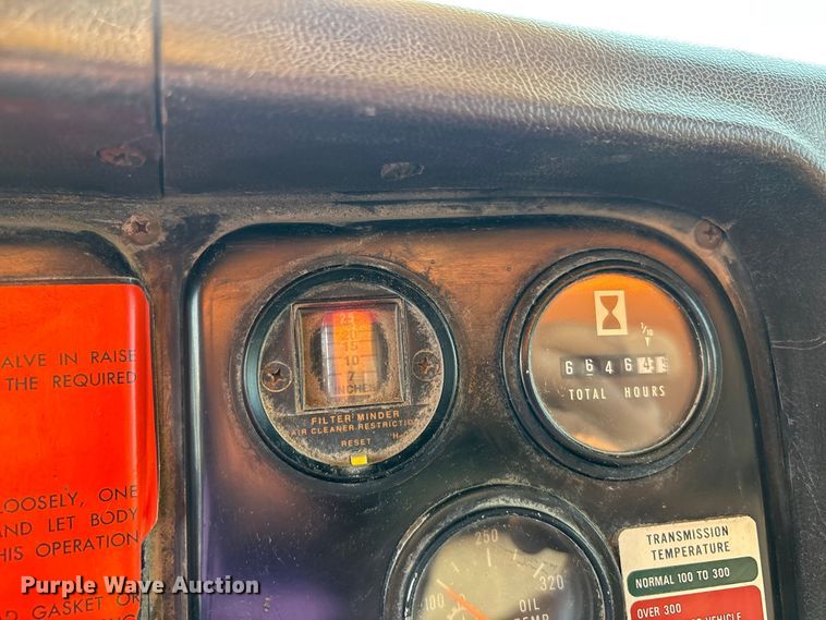 image for item ER3205 1985 Navistar 1954 dump truck