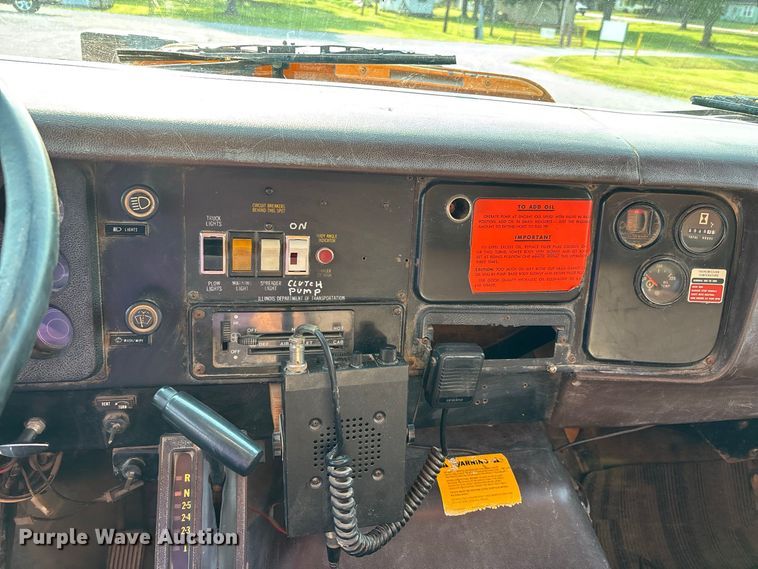 image for item ER3205 1985 Navistar 1954 dump truck