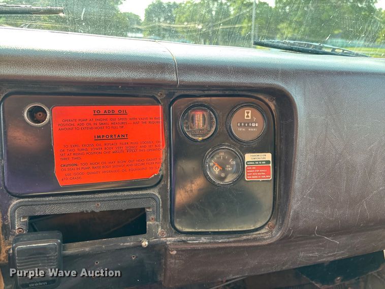 image for item ER3205 1985 Navistar 1954 dump truck