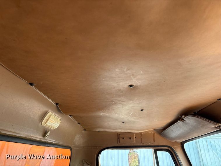 image for item ER3205 1985 Navistar 1954 dump truck