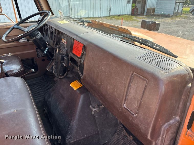image for item ER3205 1985 Navistar 1954 dump truck