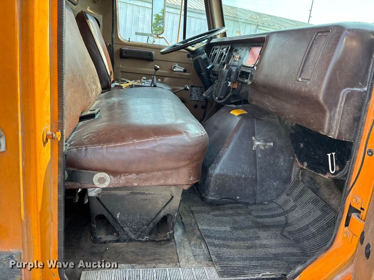 image for item ER3205 1985 Navistar 1954 dump truck
