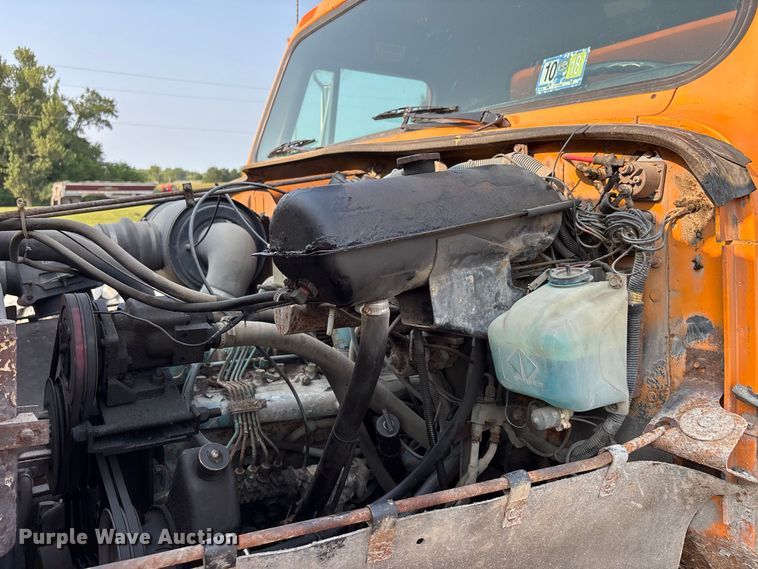 image for item ER3205 1985 Navistar 1954 dump truck