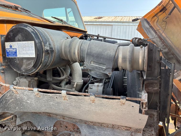 image for item ER3205 1985 Navistar 1954 dump truck