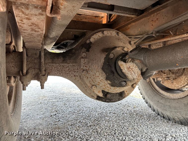 image for item ER3205 1985 Navistar 1954 dump truck