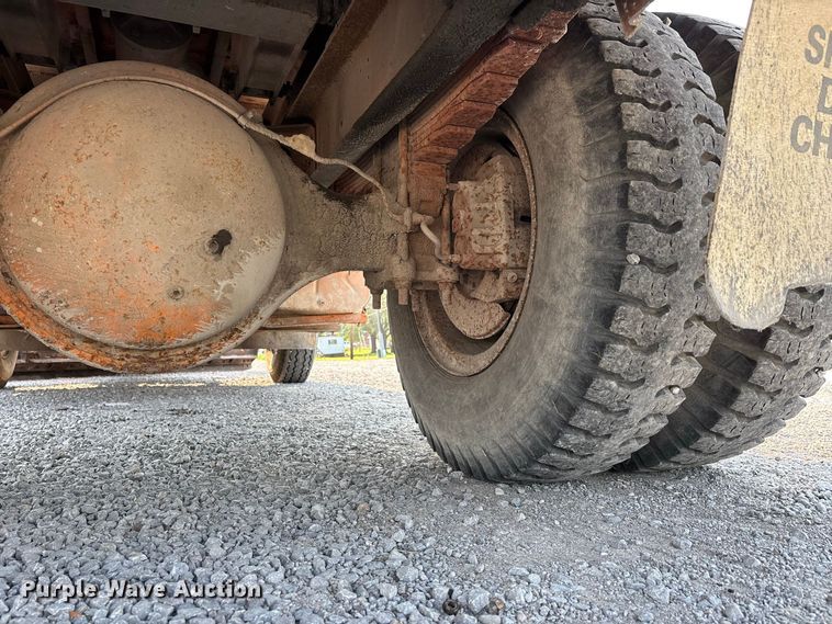 image for item ER3205 1985 Navistar 1954 dump truck