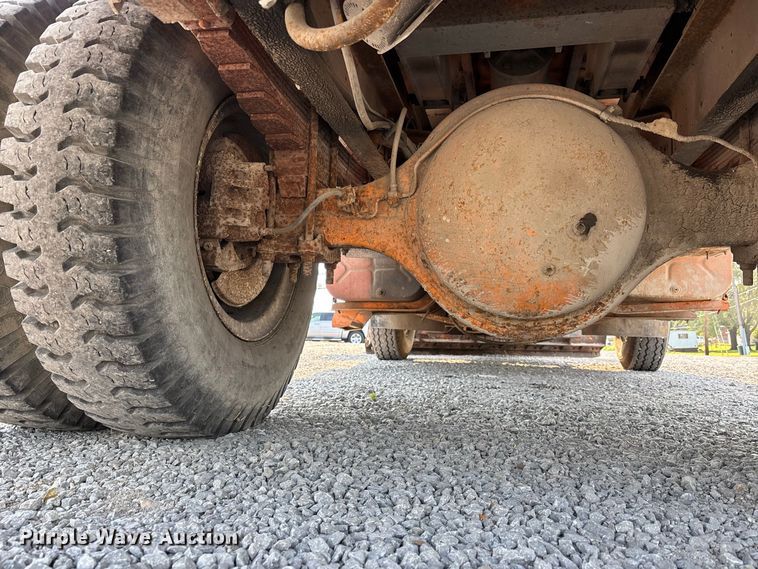image for item ER3205 1985 Navistar 1954 dump truck