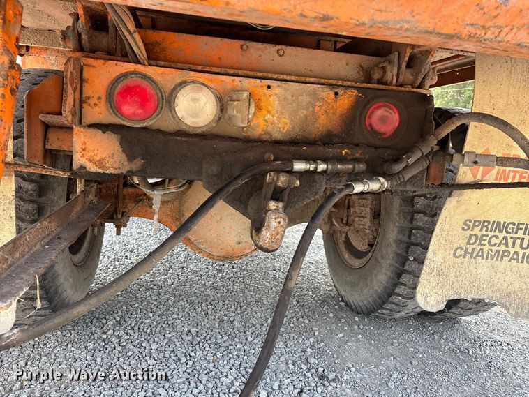 image for item ER3205 1985 Navistar 1954 dump truck