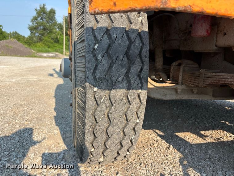 image for item ER3205 1985 Navistar 1954 dump truck