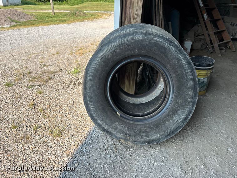 image for item ER3205 1985 Navistar 1954 dump truck