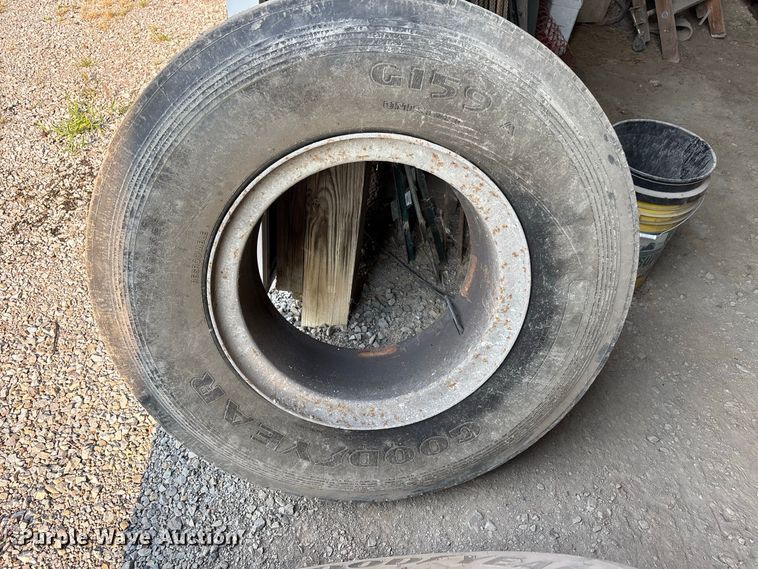 image for item ER3205 1985 Navistar 1954 dump truck