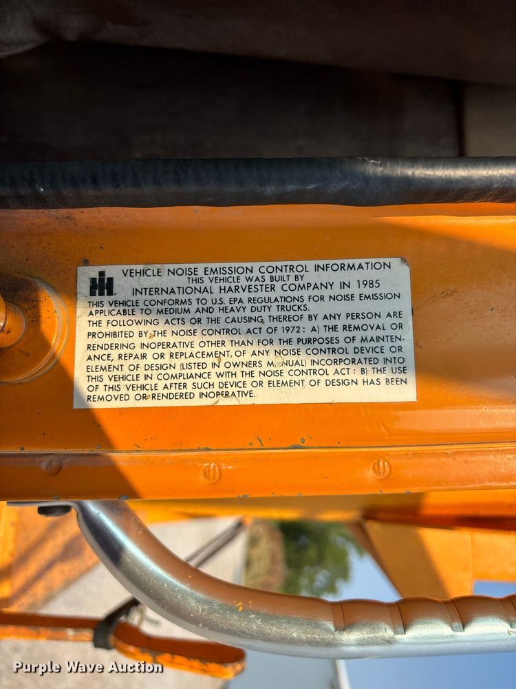 image for item ER3205 1985 Navistar 1954 dump truck