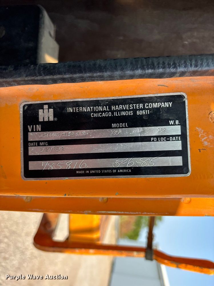 image for item ER3205 1985 Navistar 1954 dump truck