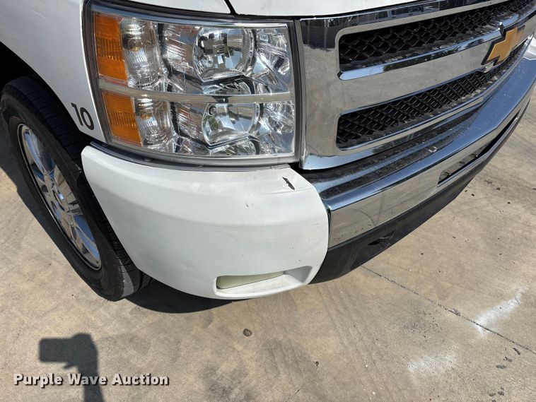 image for item ER7590 2007 Chevrolet Silverado 1500 Ext. Cab flatbed pickup truck