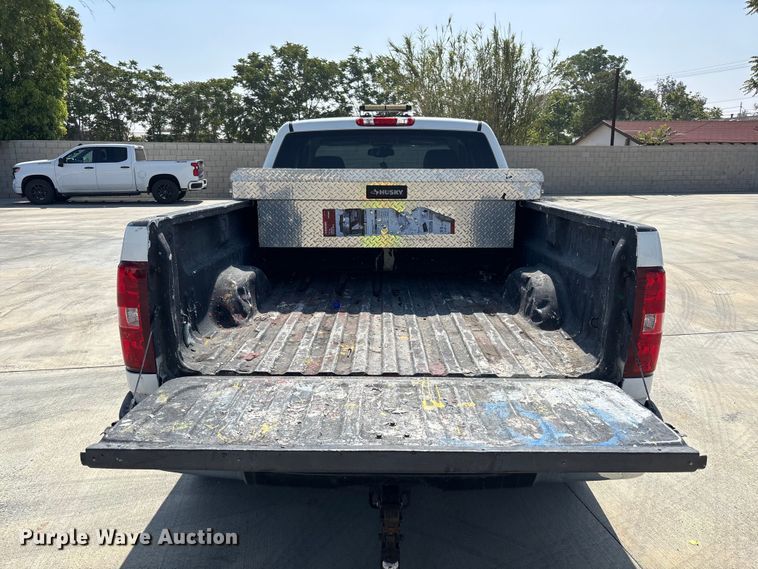 image for item ER7590 2007 Chevrolet Silverado 1500 Ext. Cab flatbed pickup truck