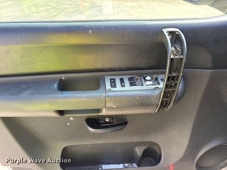 image for item ER7590 2007 Chevrolet Silverado 1500 Ext. Cab flatbed pickup truck