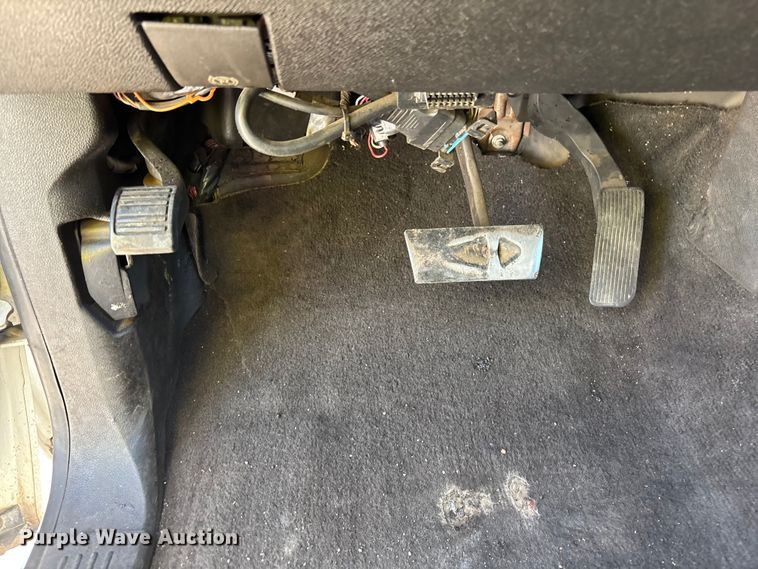 image for item ER7590 2007 Chevrolet Silverado 1500 Ext. Cab flatbed pickup truck