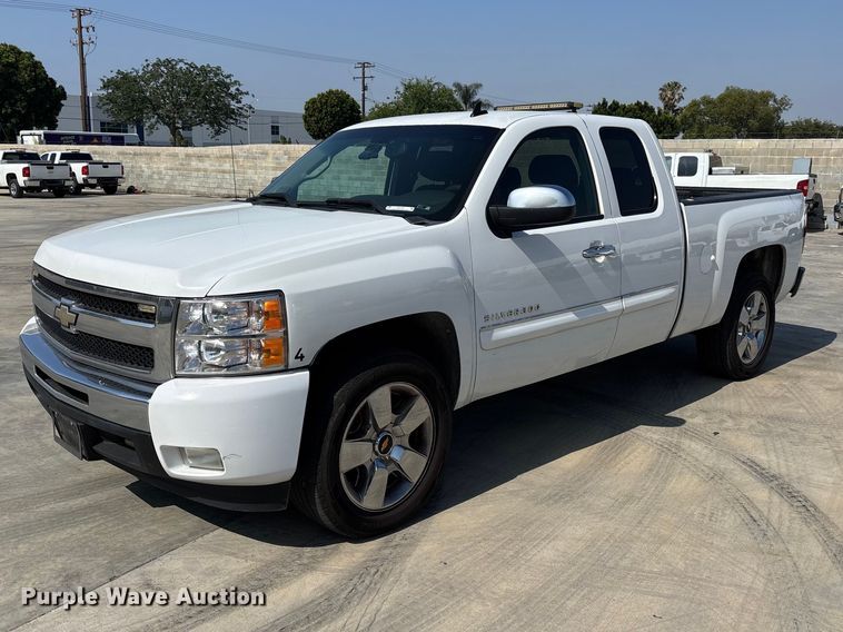 2011 Chevrolet Silverado 1500 Ext. Cab pickup truck
