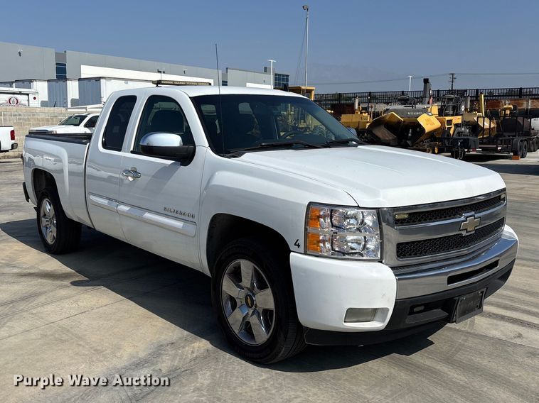 image for item ER7591 2011 Chevrolet Silverado 1500 Ext. Cab pickup truck