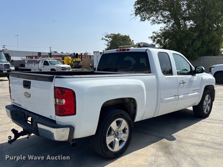 image for item ER7591 2011 Chevrolet Silverado 1500 Ext. Cab pickup truck