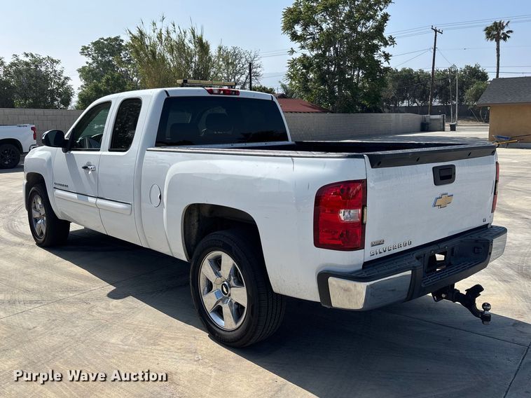 image for item ER7591 2011 Chevrolet Silverado 1500 Ext. Cab pickup truck