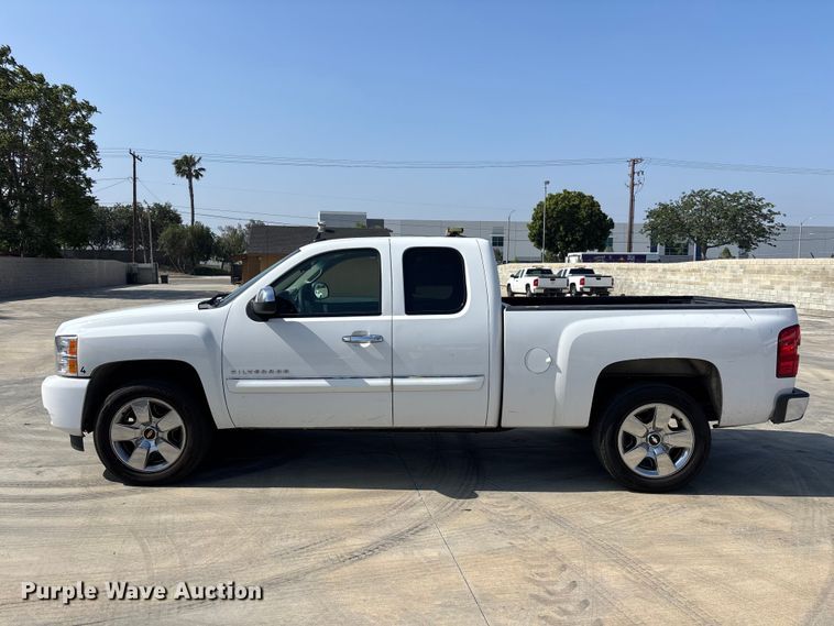 image for item ER7591 2011 Chevrolet Silverado 1500 Ext. Cab pickup truck