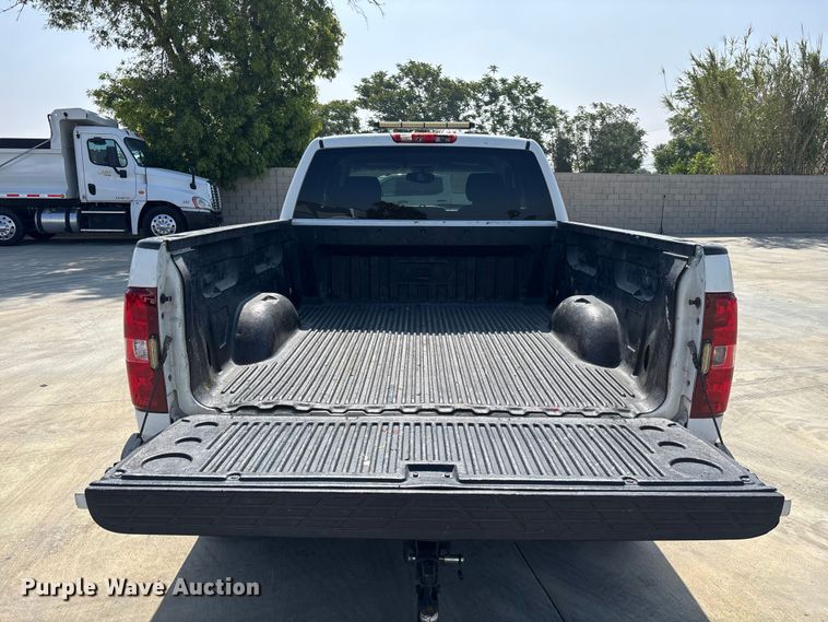 image for item ER7591 2011 Chevrolet Silverado 1500 Ext. Cab pickup truck