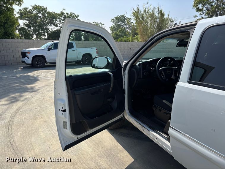image for item ER7591 2011 Chevrolet Silverado 1500 Ext. Cab pickup truck