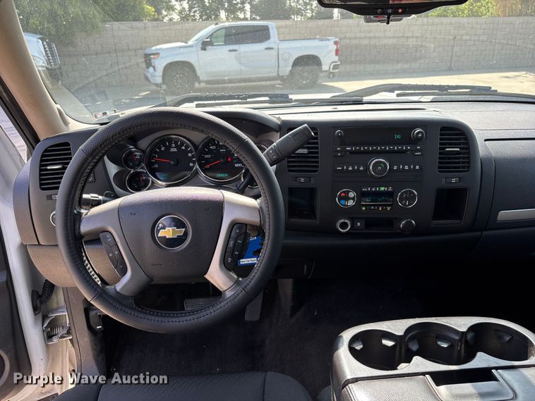 image for item ER7591 2011 Chevrolet Silverado 1500 Ext. Cab pickup truck