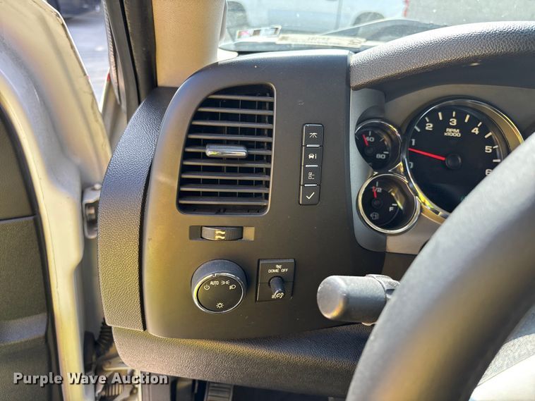image for item ER7591 2011 Chevrolet Silverado 1500 Ext. Cab pickup truck