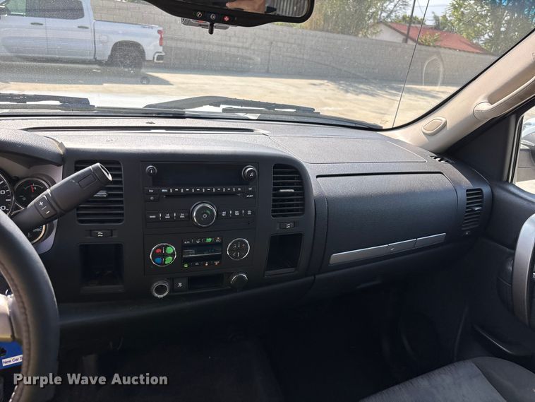 image for item ER7591 2011 Chevrolet Silverado 1500 Ext. Cab pickup truck