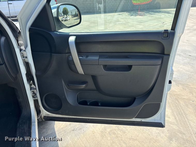 image for item ER7591 2011 Chevrolet Silverado 1500 Ext. Cab pickup truck